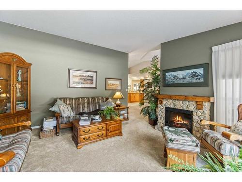 2851 20 Avenue, Salmon Arm, BC - Indoor Photo Showing Living Room With Fireplace