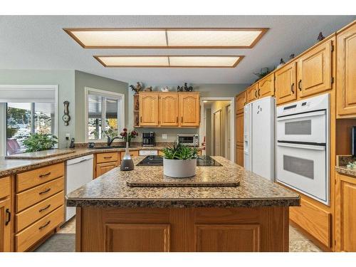 2851 20 Avenue, Salmon Arm, BC - Indoor Photo Showing Kitchen