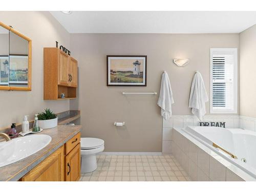 2851 20 Avenue, Salmon Arm, BC - Indoor Photo Showing Bathroom