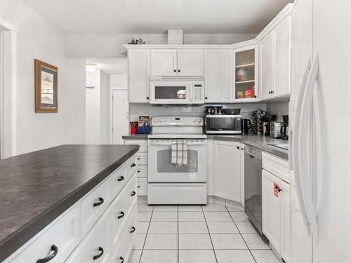 935 Argyle Street, Penticton, BC - Indoor Photo Showing Kitchen