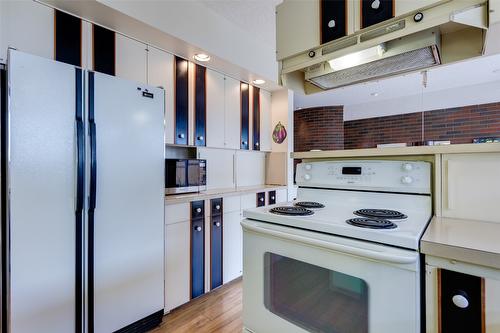 371 Francis Avenue, Kelowna, BC - Indoor Photo Showing Kitchen