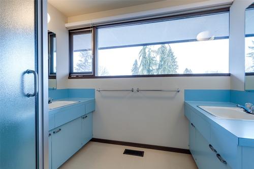 371 Francis Avenue, Kelowna, BC - Indoor Photo Showing Bathroom