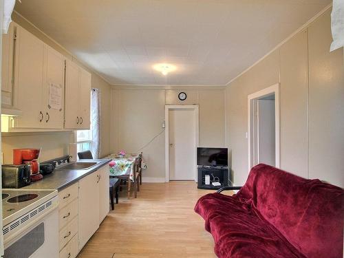 Vue d'ensemble - 260  - 266 Rue Cadillac, Val-D'Or, QC - Indoor Photo Showing Kitchen