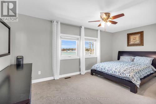 7712 Oak Point Road, Ramara, ON - Indoor Photo Showing Bedroom