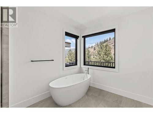 1540 Cabernet Way, West Kelowna, BC - Indoor Photo Showing Bathroom