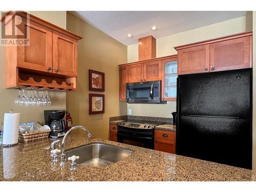 255 Feathertop Way Unit# 320, Big White, BC - Indoor Photo Showing Kitchen
