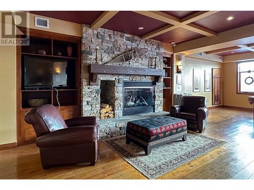255 Feathertop Way Unit# 320, Big White, BC - Indoor Photo Showing Living Room With Fireplace