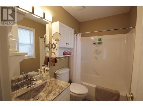 557 Red Wing Drive, Penticton, BC - Indoor Photo Showing Bathroom