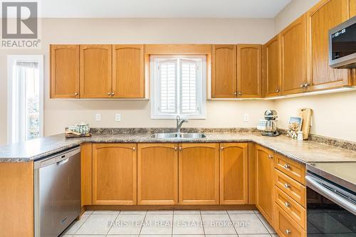 4 Silvercreek Crescent, Barrie, ON - Indoor Photo Showing Kitchen With Double Sink