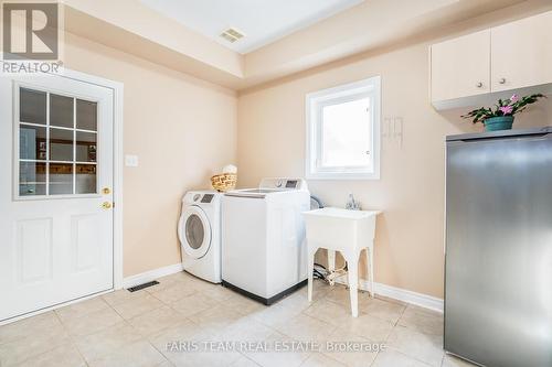 4 Silvercreek Crescent, Barrie, ON - Indoor Photo Showing Laundry Room