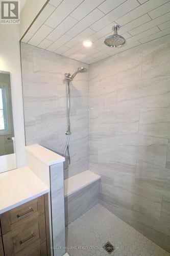 694 17Th Street Crescent, Hanover, ON - Indoor Photo Showing Bathroom