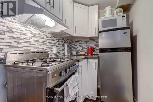 #B3 -70 Melbourne Ave, Toronto, ON - Indoor Photo Showing Kitchen
