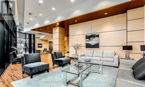 #1003 -2900 Highway 7, Vaughan, ON - Indoor Photo Showing Living Room