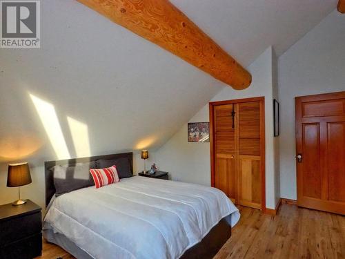 7665 Eagan Lake Road, Bridge Lake, BC - Indoor Photo Showing Bedroom