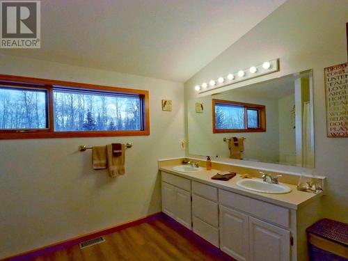 7665 Eagan Lake Road, Bridge Lake, BC - Indoor Photo Showing Bathroom