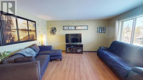 8307 89 Avenue, Fort St. John, BC - Indoor Photo Showing Living Room
