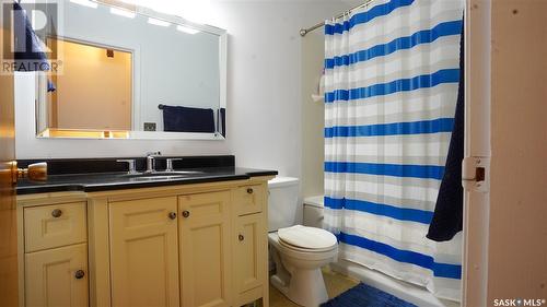13 Procter Place, Regina, SK - Indoor Photo Showing Bathroom