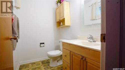 13 Procter Place, Regina, SK - Indoor Photo Showing Bathroom