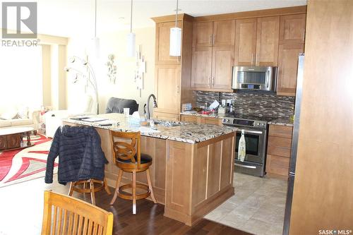 202 205 Fairford Street E, Moose Jaw, SK - Indoor Photo Showing Kitchen
