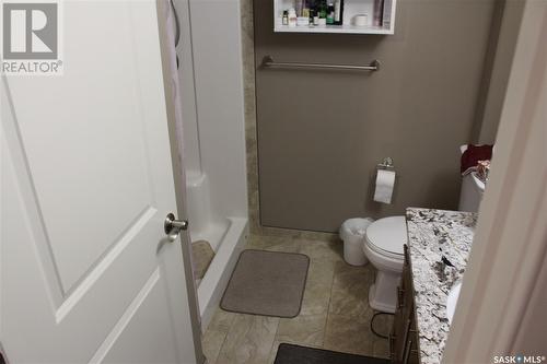 202 205 Fairford Street E, Moose Jaw, SK - Indoor Photo Showing Bathroom