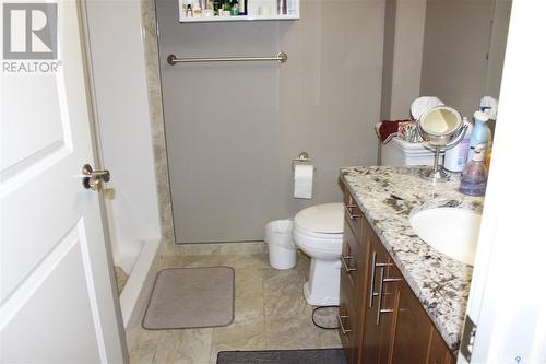 202 205 Fairford Street E, Moose Jaw, SK - Indoor Photo Showing Bathroom