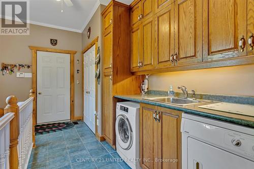 659 Carveth Dr, Cavan Monaghan, ON - Indoor Photo Showing Laundry Room