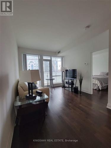 1604 - 80 John Street W, Toronto, ON - Indoor Photo Showing Living Room