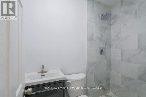 #102 -210 Carlton St, Toronto, ON - Indoor Photo Showing Bathroom
