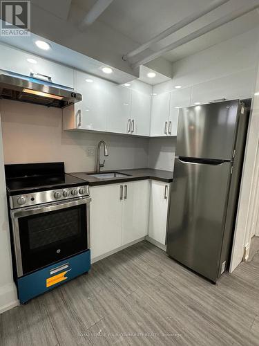 #L1 -180 Sherbourne St, Toronto, ON - Indoor Photo Showing Kitchen With Stainless Steel Kitchen