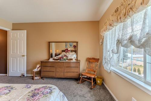 2410 Aspen Place, Creston, BC - Indoor Photo Showing Bedroom
