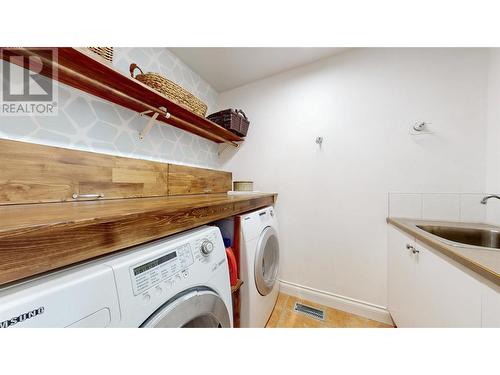 614 Wilson Mountain Road, Oliver, BC - Indoor Photo Showing Laundry Room