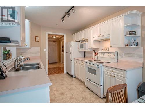 3300 Centennial Drive Unit# 114, Vernon, BC - Indoor Photo Showing Kitchen With Double Sink