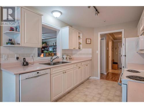 3300 Centennial Drive Unit# 114, Vernon, BC - Indoor Photo Showing Kitchen With Double Sink