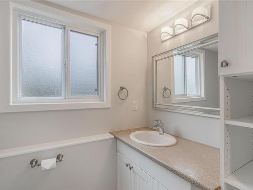 432 Deering St, Nanaimo, BC - Indoor Photo Showing Bathroom