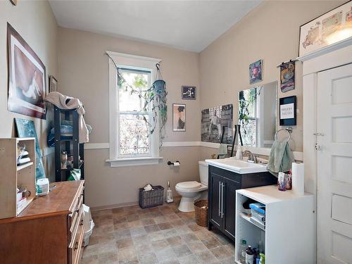672 Niagara St, Victoria, BC - Indoor Photo Showing Bathroom