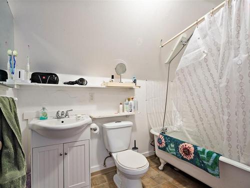 672 Niagara St, Victoria, BC - Indoor Photo Showing Bathroom