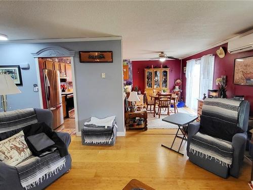 4566 Beale St, Port Alberni, BC - Indoor Photo Showing Living Room