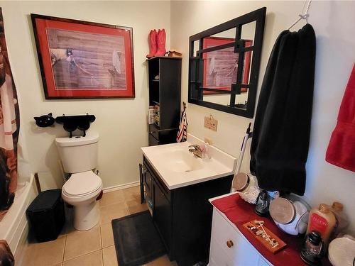 4566 Beale St, Port Alberni, BC - Indoor Photo Showing Bathroom