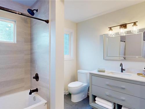 6765 Klahanie Dr, Powell River, BC - Indoor Photo Showing Bathroom