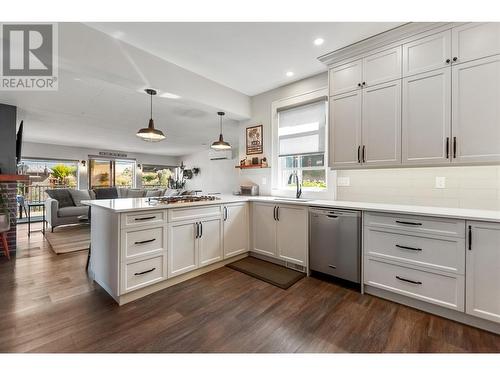 497 Vancouver Avenue, Penticton, BC - Indoor Photo Showing Kitchen With Upgraded Kitchen