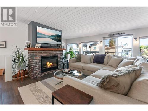 497 Vancouver Avenue, Penticton, BC - Indoor Photo Showing Living Room With Fireplace