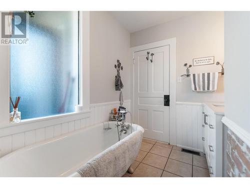 497 Vancouver Avenue, Penticton, BC - Indoor Photo Showing Bathroom