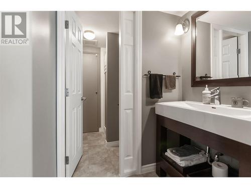 497 Vancouver Avenue, Penticton, BC - Indoor Photo Showing Bathroom