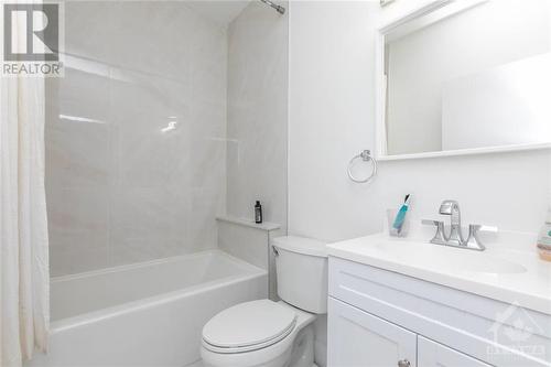 1558-1562 Baseline Road, Ottawa, ON - Indoor Photo Showing Bathroom