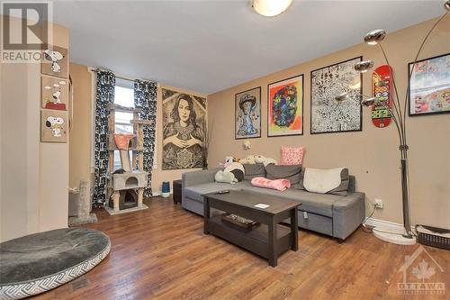 319 Shakespeare Street, Ottawa, ON - Indoor Photo Showing Living Room