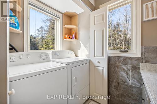 95 Credit Road, Caledon, ON - Indoor Photo Showing Laundry Room