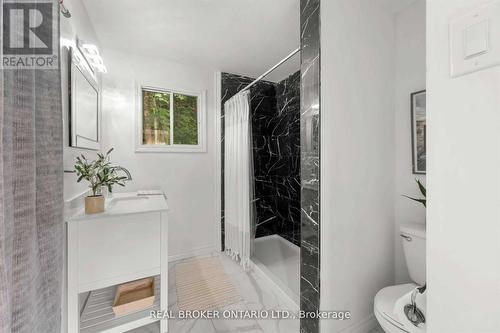 1027 Spensor'S Trail, Highlands East, ON - Indoor Photo Showing Bathroom