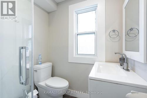 38 Inchbury St, Hamilton, ON - Indoor Photo Showing Bathroom