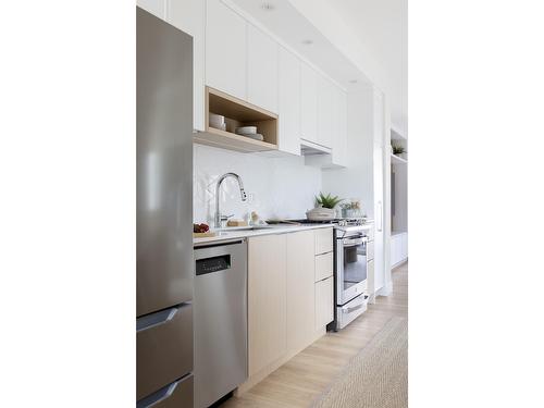 65 2350 165 Street, Surrey, BC - Indoor Photo Showing Kitchen With Upgraded Kitchen