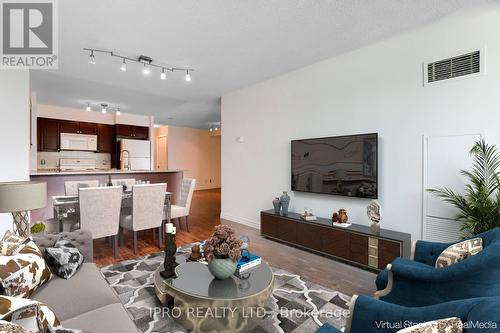 2015 - 30 Grand Trunk Crescent, Toronto, ON - Indoor Photo Showing Living Room